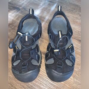 Keen Venice H2 - woman’s sport sandals - black - size 6